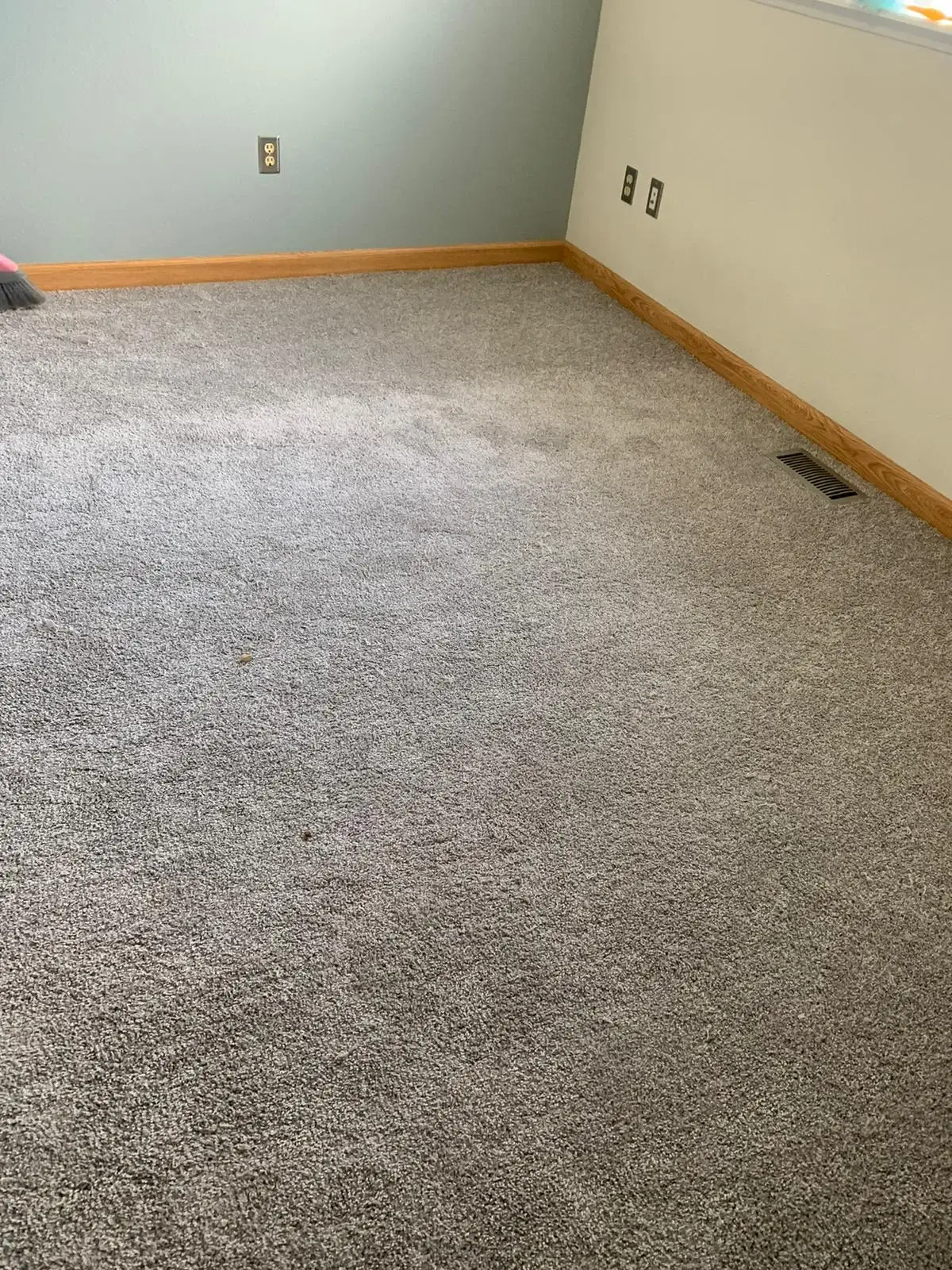 Image showing a floor with a good carpet installation by Leo's flooring