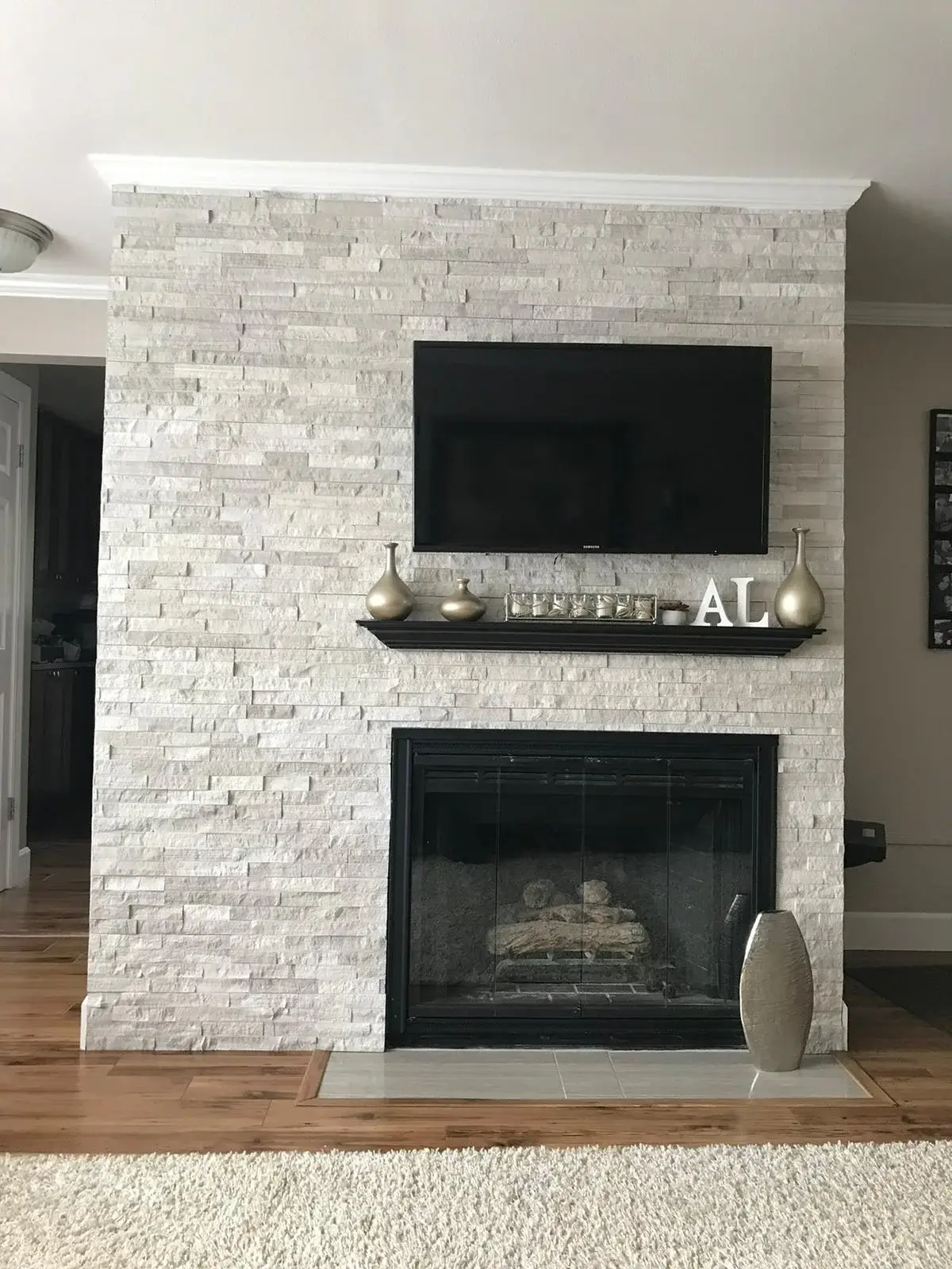 Image where you can see a textured fireplace installed by Leo's flooring